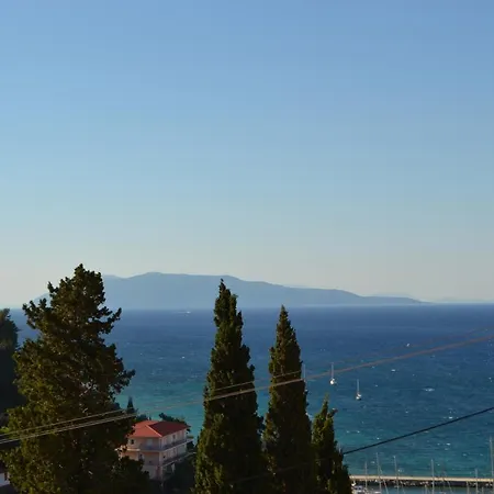 Giannatos Studios- Isabella