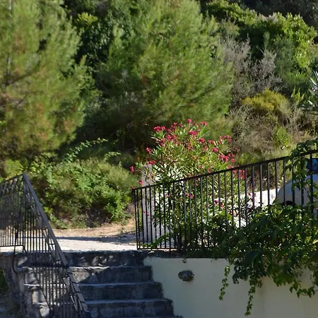 Giannatos Studios- Isabella Apartman *