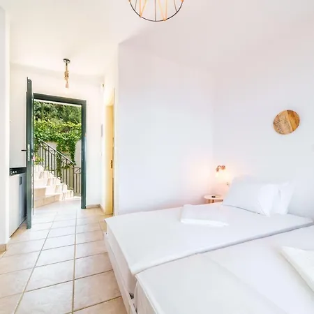 Giannatos Studios- Isabella * Poros (Kefalonia)