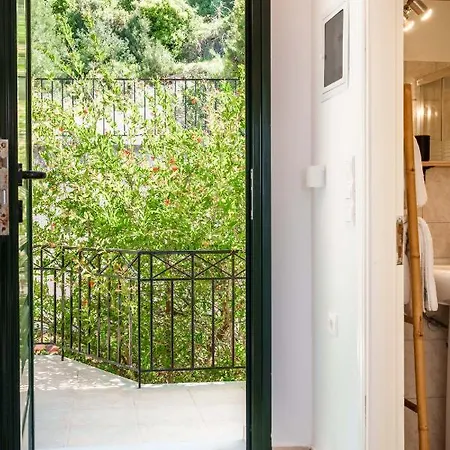 Giannatos Studios- Isabella