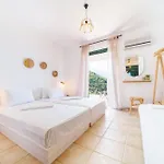 Giannatos Studios- Isabella Lejlighed