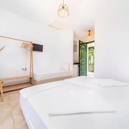 Giannatos Studios- Isabella Apartment