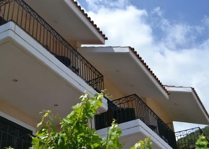 Giannatos Studios- Isabella Порос